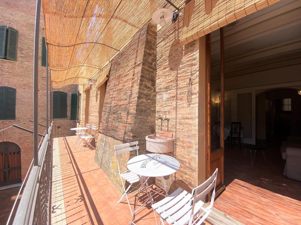 La Fonte-With Balcony Close By Piazza Del Campo Siena Kültér fotó