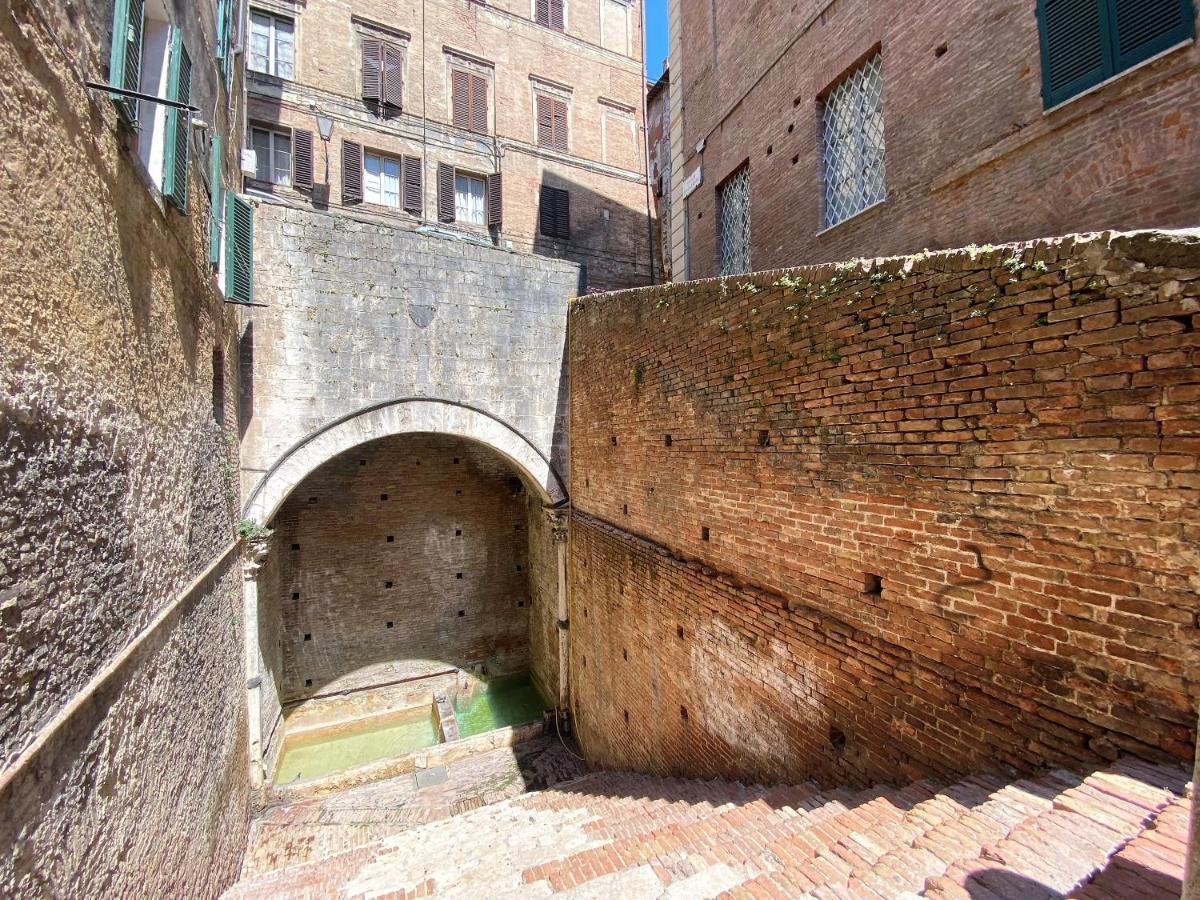 La Fonte-With Balcony Close By Piazza Del Campo Siena Kültér fotó