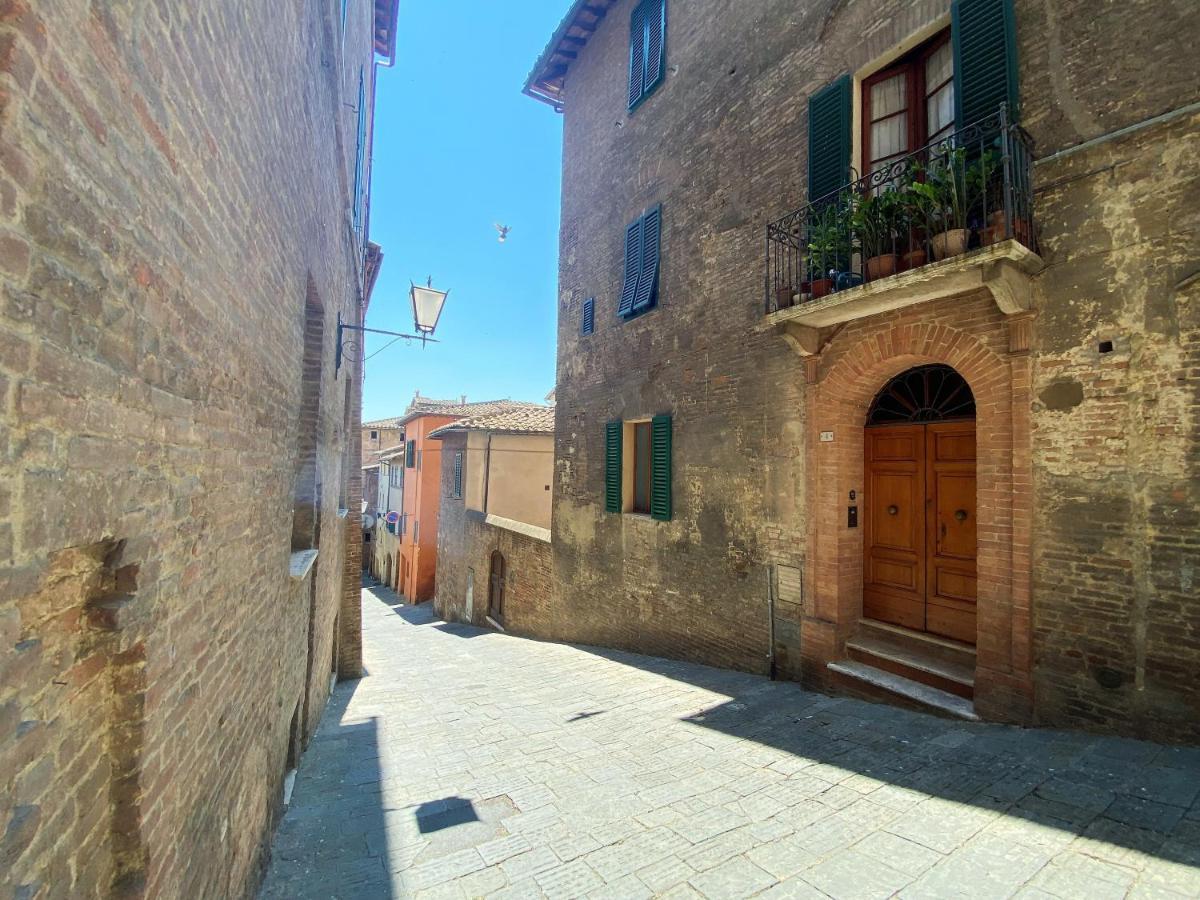 La Fonte-With Balcony Close By Piazza Del Campo Siena Kültér fotó